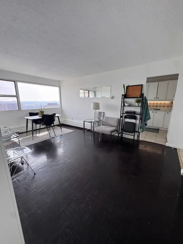 715 Don Mills RD #2405, Toronto C11, ON M3C 1S5