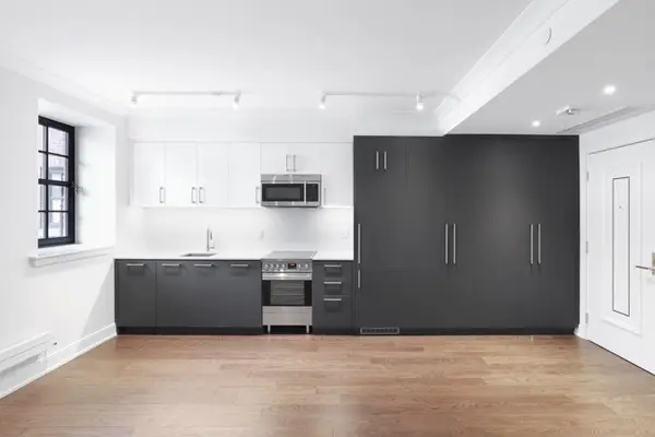 2 Clarendon AVE #119, Toronto C02, ON M4V 1H9