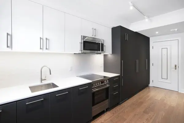 2 Clarendon AVE #119, Toronto C02, ON M4V 1H9