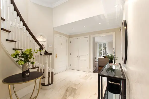 27 Strathgowan CRES, Toronto C04, ON M4N 2Z6