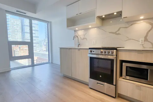 100 Queen ST E #1516, Toronto C08, ON M5C 0B5