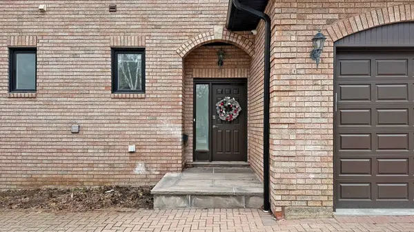 20 Blaine DR, Toronto C13, ON M3B 2G4