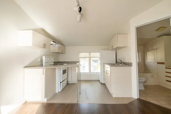 110 Hubbard BLVD #3rd, Toronto E02, ON M4E 1A6