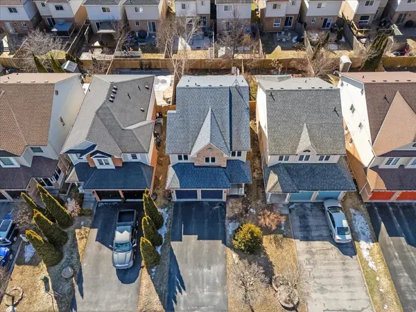 33 Solmar AVE, Whitby, ON L1R 2Z6