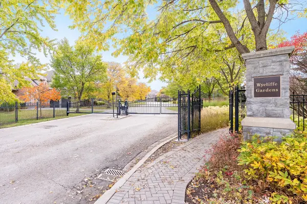 10 Wilton TRL, Aurora, ON L4G 7S9