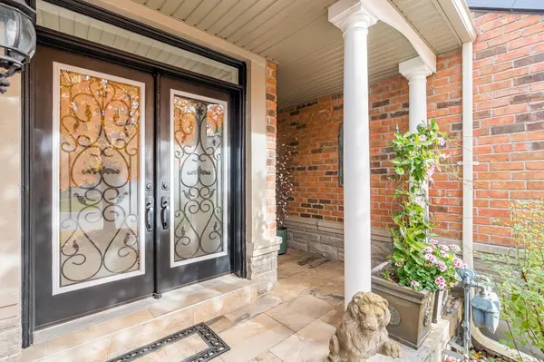 10 Wilton TRL, Aurora, ON L4G 7S9