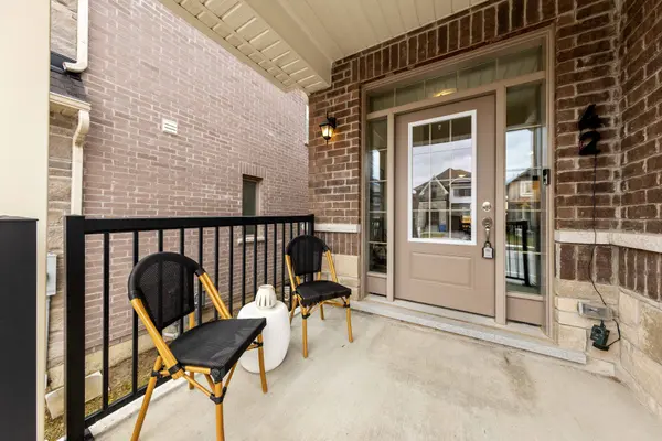 42 Frederick Taylor WAY, East Gwillimbury, ON L0G 1M0