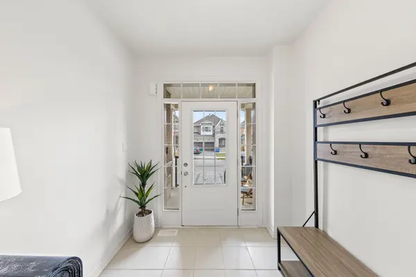 42 Frederick Taylor WAY, East Gwillimbury, ON L0G 1M0