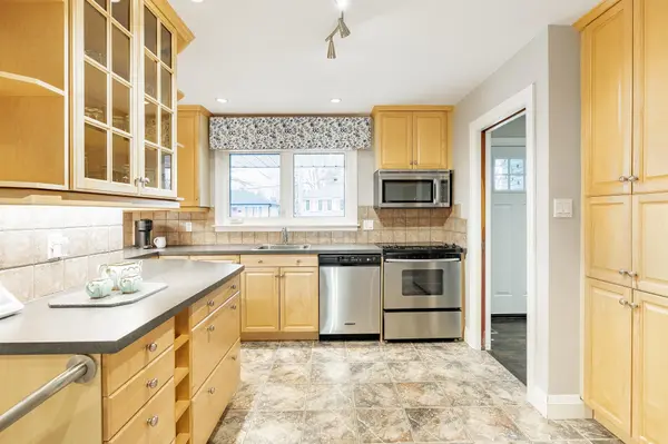 15 Davidson ST, Barrie, ON L4M 3R9