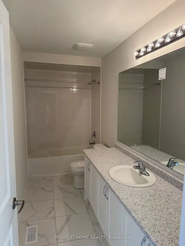 33 Rochester DR, Barrie, ON L9J 0V9