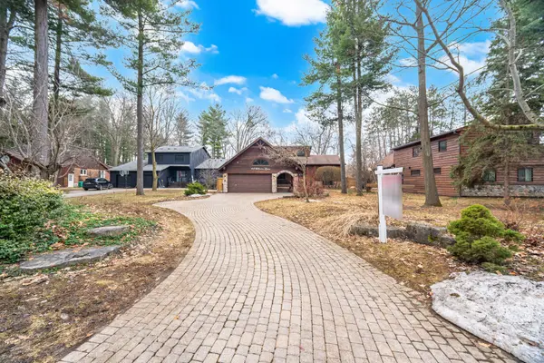 43 Olivers LN, Caledon, ON L7C 1G5