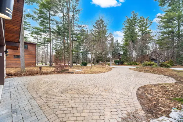 43 Olivers LN, Caledon, ON L7C 1G5