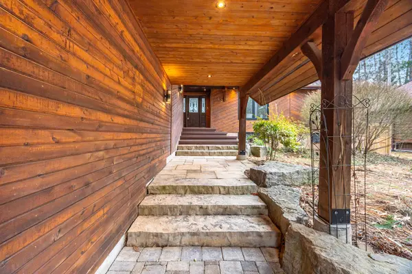 43 Olivers LN, Caledon, ON L7C 1G5