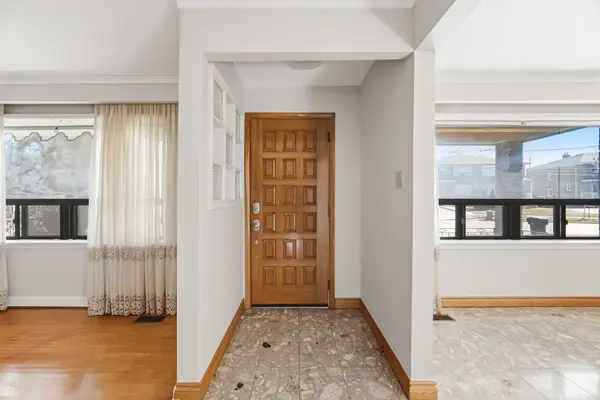 60 Erie ST, Toronto W04, ON M6L 2P9