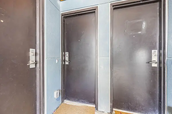 10 Brin DR #24, Toronto W08, ON M8X 0B3