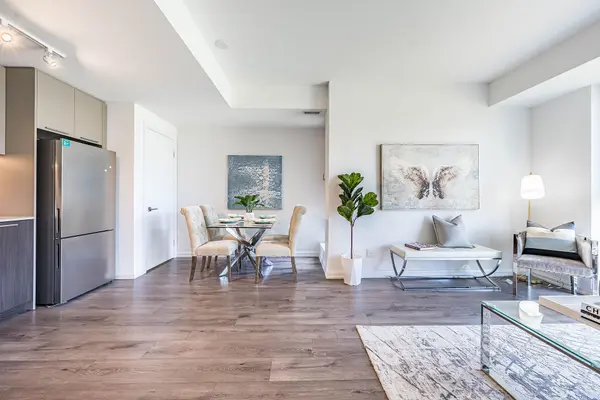 10 Brin DR #24, Toronto W08, ON M8X 0B3