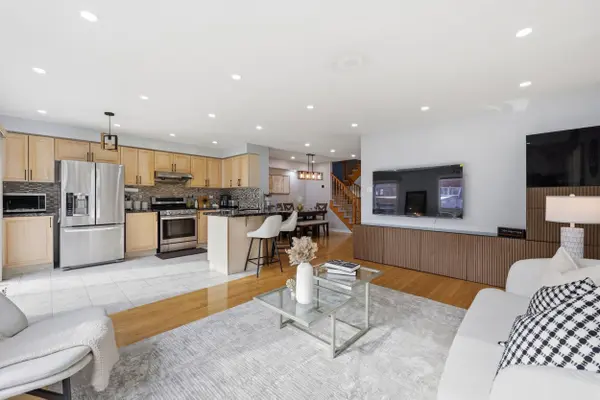 926 Thompson RD S, Milton, ON L9T 0L7