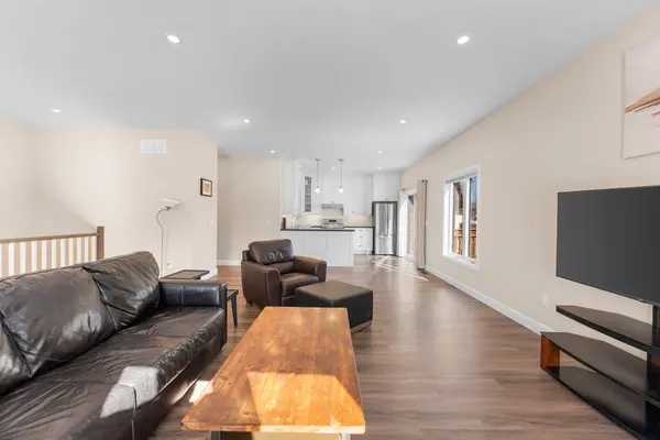 12 Simpson ST, Whitewater Region, ON K0J 1K0