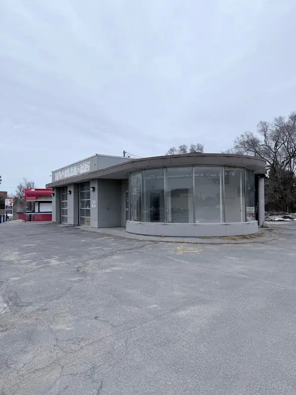 1507 Merivale RD, Cityview - Parkwoods Hills - Rideau Shore, ON K2E 5P3