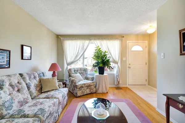 56 Barrett CRES, London South, ON N6E 1T5