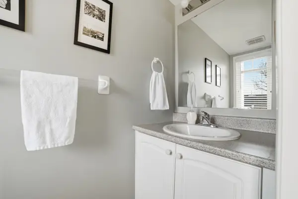 121 Corinth Private, Cityview - Parkwoods Hills - Rideau Shore, ON K2E 0A8