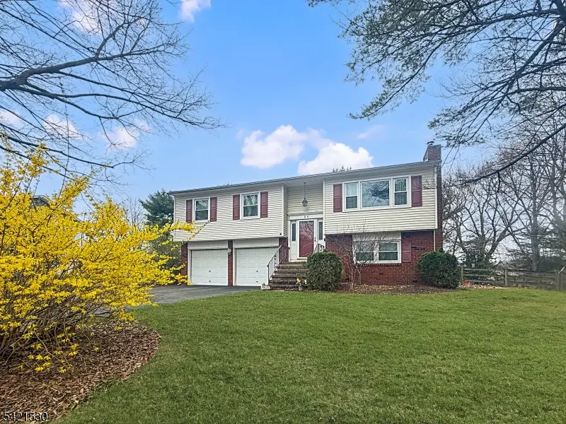 85 Powderhorn Dr, Lopatcong Twp., NJ 08865