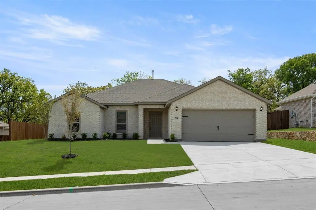 704 Stone Eagle Drive, Azle, TX 76020