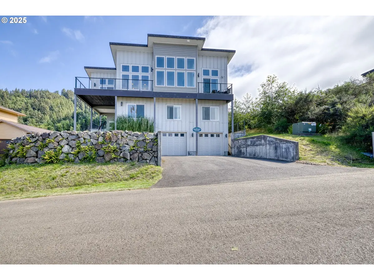 54145 S BEACH RD, Neskowin, OR 97149