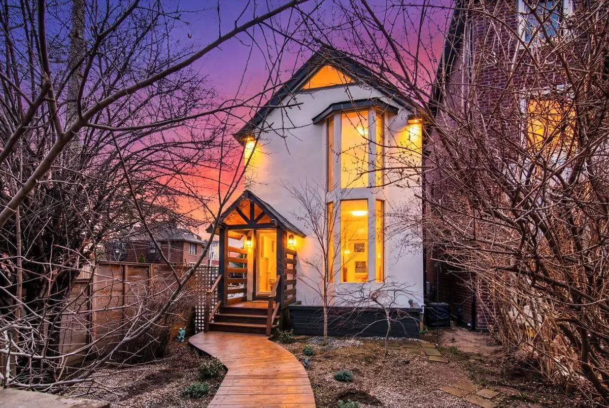 239 Heath ST E, Toronto C09, ON M4T 1T1