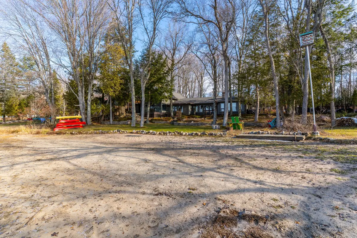 1073 Grass Lake RD, Dysart Et Al, ON K0M 1S0