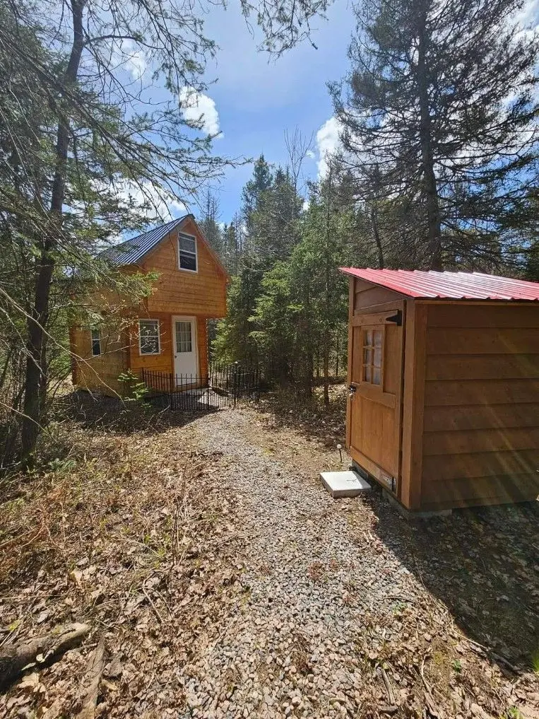 77 GRINDSTONE RD, Magnetawan, ON P0A 1Z0