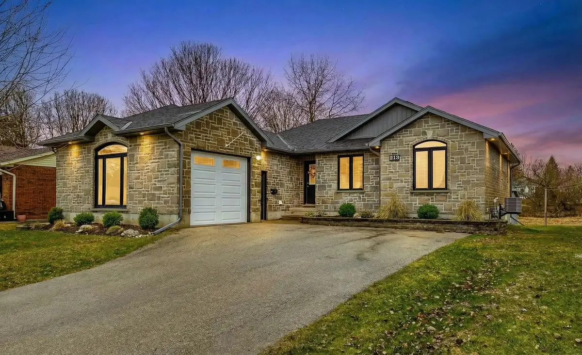 213 John ST S, Minto, ON N0G 1Z0