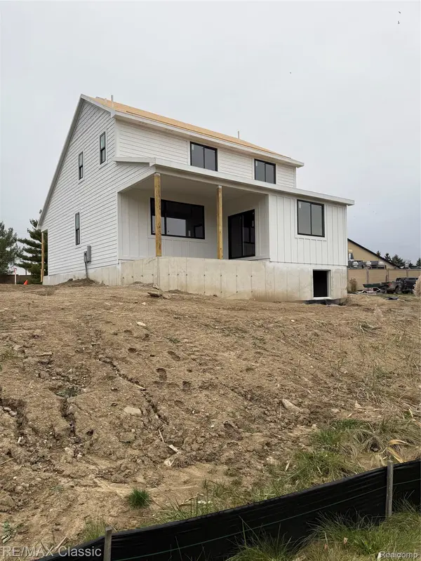 3482 Ponemah DR, Fenton, MI 48430