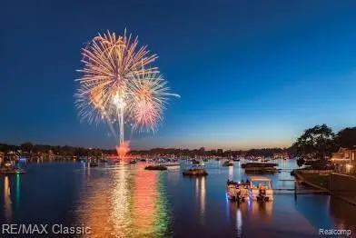 3482 Ponemah DR, Fenton, MI 48430