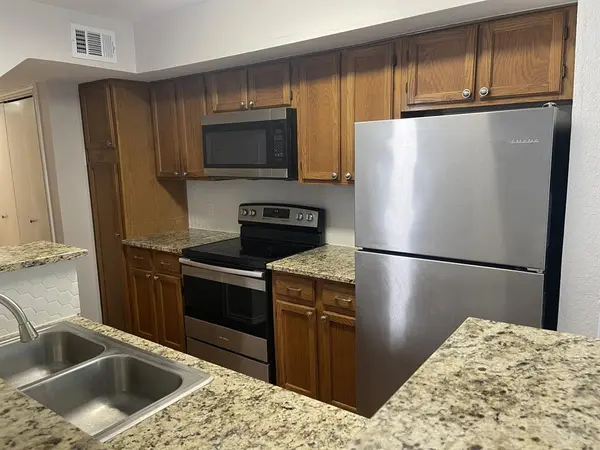 2301 Basil Drive #F206, Arlington, TX 76006