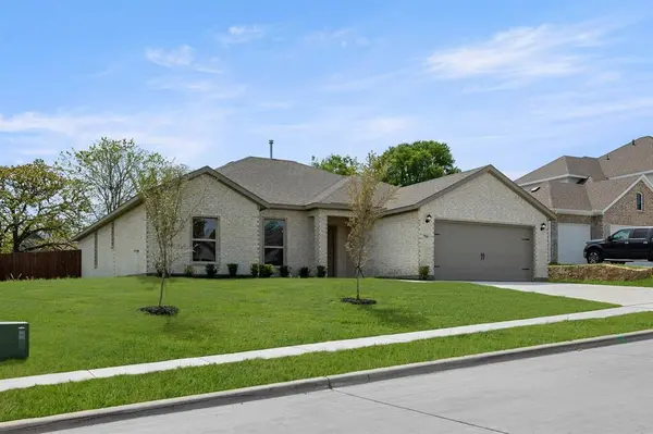 704 Stone Eagle Drive, Azle, TX 76020