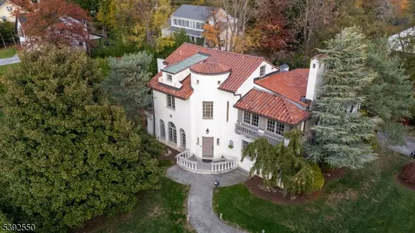 3 Serafin Pl, Glen Rock Boro, NJ 07452