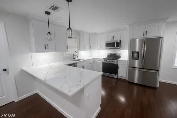 39 Halsted St, Newton Town, NJ 07860