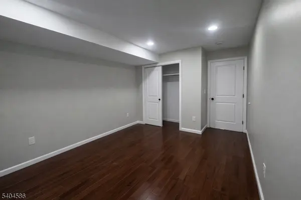 39 Halsted St, Newton Town, NJ 07860