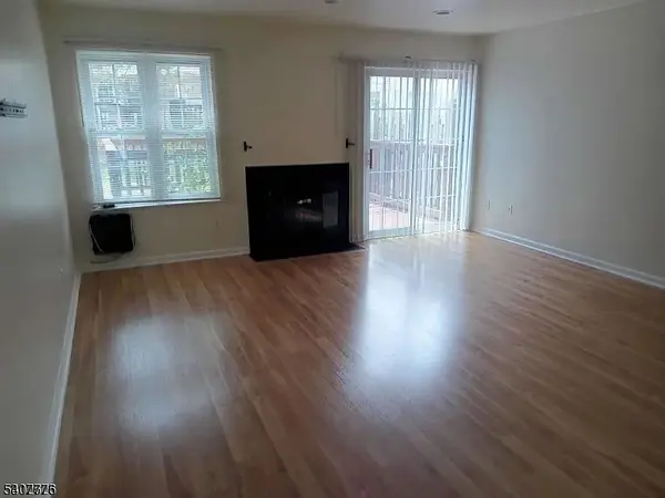 10 Leahy Ct, Franklin Twp., NJ 08873