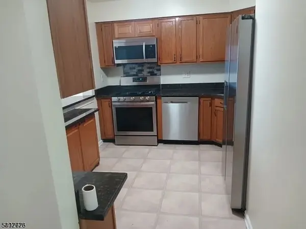 10 Leahy Ct, Franklin Twp., NJ 08873