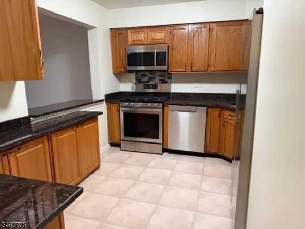 10 Leahy Ct, Franklin Twp., NJ 08873