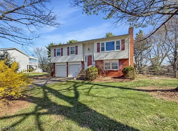 85 Powderhorn Dr, Lopatcong Twp., NJ 08865