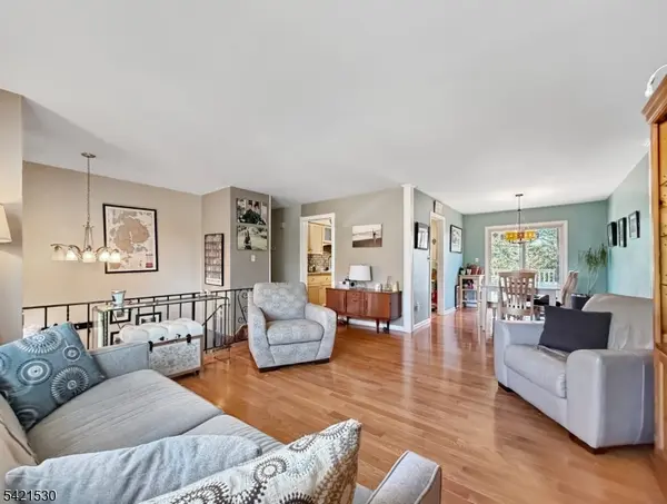 85 Powderhorn Dr, Lopatcong Twp., NJ 08865