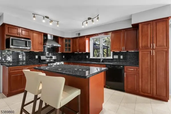 135 Woods End Dr, Bernards Twp., NJ 07920