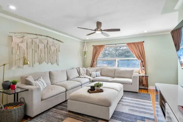 6112 Buckthorn RD NW, Calgary, AB T2K 2Z1