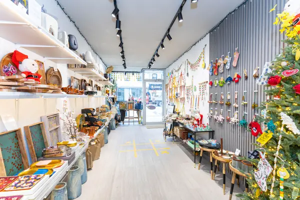 618 Queen ST W, Toronto C01, ON M6J 1E4