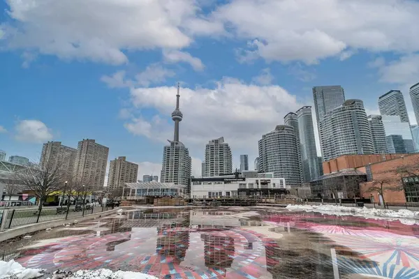 10 Navy Wharf CT #911, Toronto C01, ON M5V 3V2