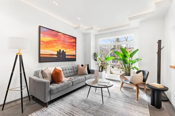 39 Red Deer AVE, Toronto E06, ON M1N 2Z1