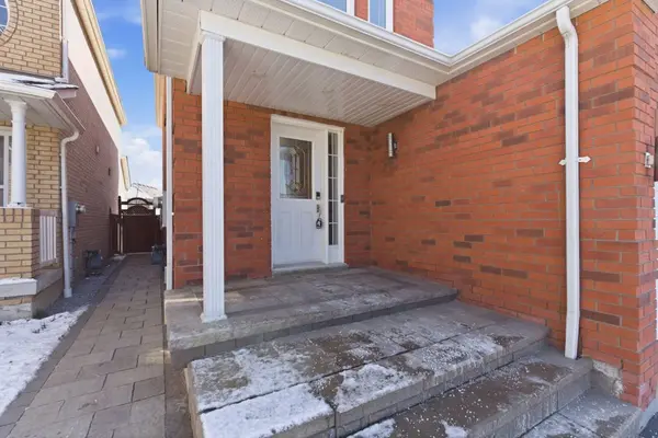 11 Booth CRES, Ajax, ON L1Z 1H6